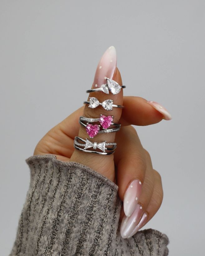 ✨ Odkryj srebrne pierścionki, które stały się naszymi faworytami. Ponadczasowe, eleganckie i zawsze stylowe. 💍 Link w BIO...