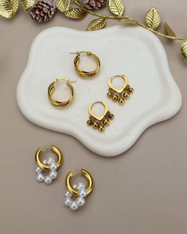 Nowe. Trendy. Nieodparte. 💫 Kolczyki ze stali chirurgicznej, które pokochasz od pierwszego wejrzenia. 💖 Link w BIO...