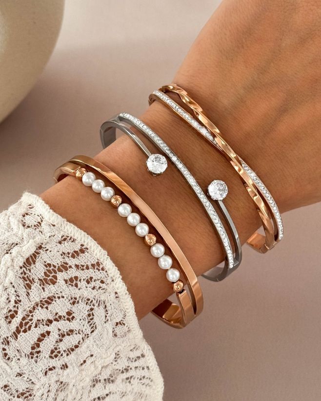 Nowe bransoletki, które rozjaśnią każdy dzień.💫Wykonane z wysokiej jakości stali chirurgicznej – wytrzymałe, eleganckie i...